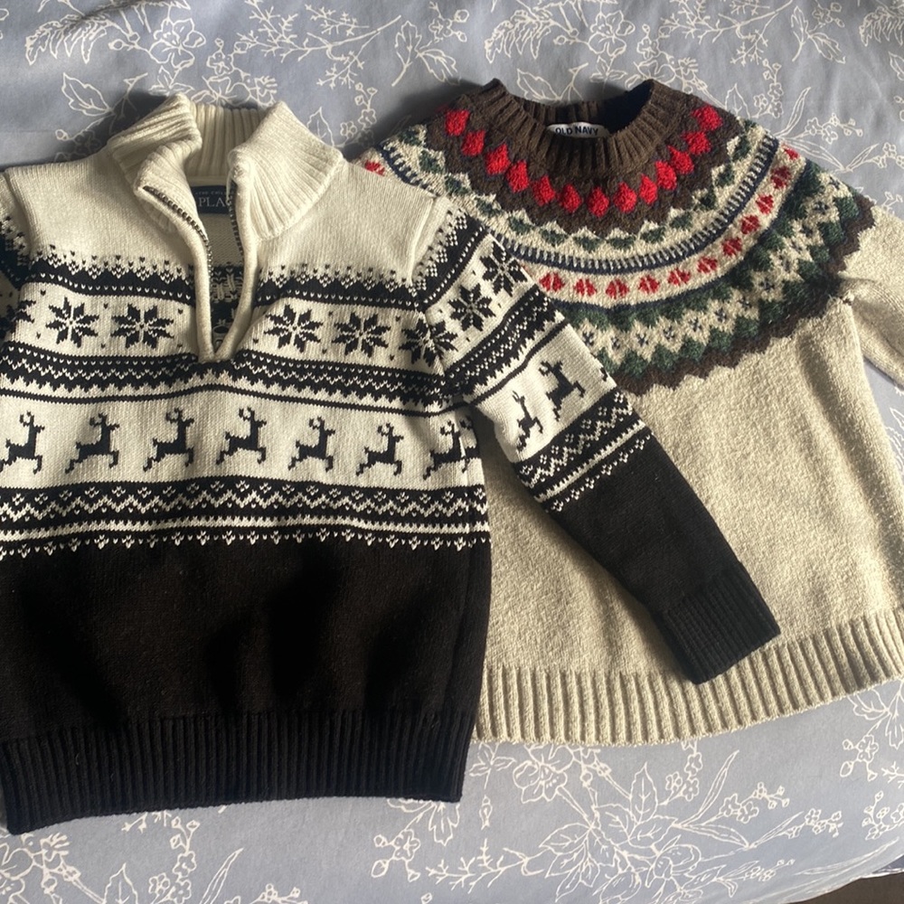 Two 3t Christmas sweaters.